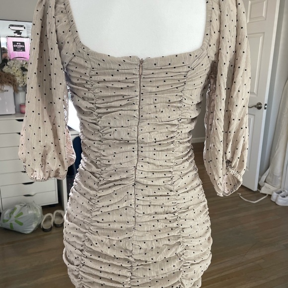 Beautiful dress - Picture 2 of 8